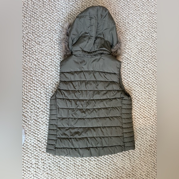H&M Puffer Vest with Faux Fur Hood - Picture 7 of 7